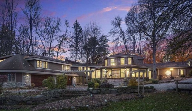 Beautiful Waterfront Cottage - Only 1.5 hour away from Toronto!