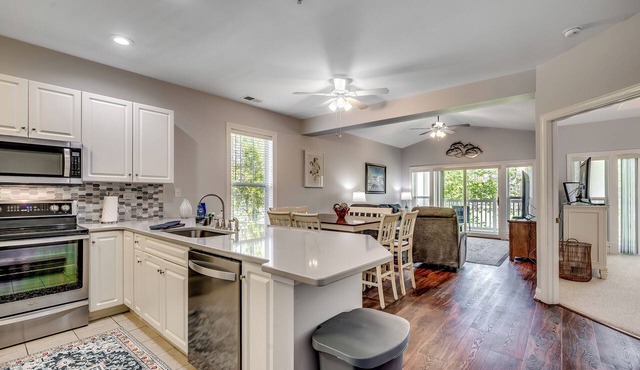 Beautiful World Tour 3B3Ba Condo on 12th Hole. Pool Access. Close to Everything!