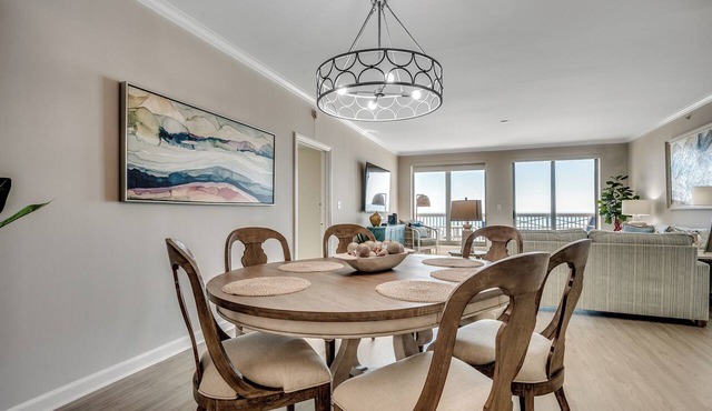 Beautifully Remoded 3 bedroom ocean front condo in Margate tower, Kingston