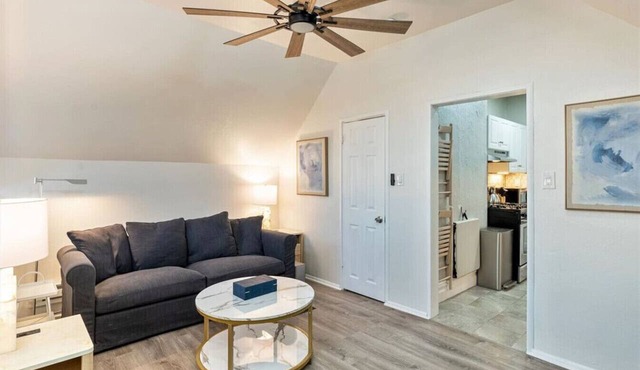 Beehive Bungalow | Central Location