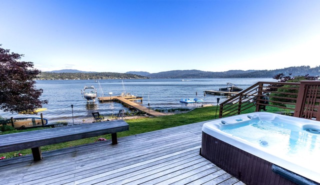 Bellevue Lakeside Casa + Casita w/hot tub & 50ft private beach