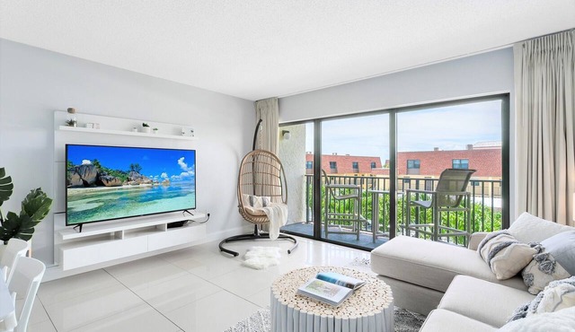 Beside Cocoa Beach Pier Beautiful Remodeled Beachfront Condo with New Kitchen
