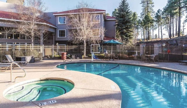 Better Choice for your Vacation! 3 Family-Friendly Units, Pool, Free Parking