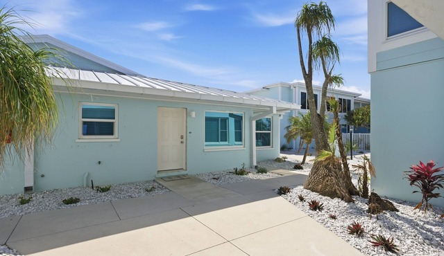 BG Beach Club 1C | 2BR/2BA Boca Grande pool view
