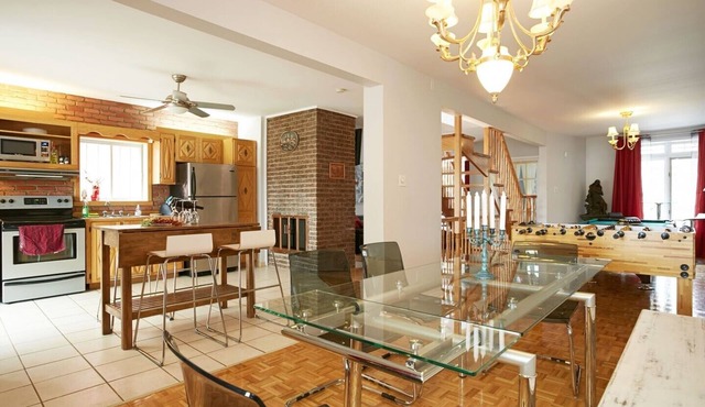 Big Cozy House 5 bedrooms close to downtown