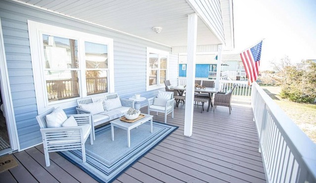 Blue Crab Cottage: A spacious 4-bedroom retreat in Holden Beach, perfect for up to 9 guests.