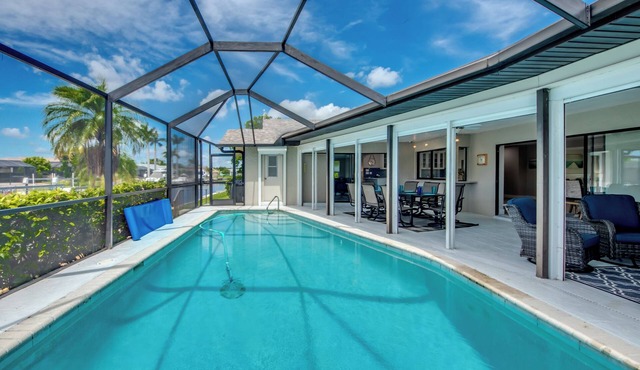 Blue Mermaid Villa - Incredible 4 BR/3 bath Villa with heated pool, kayaks, bikes, and fishing poles