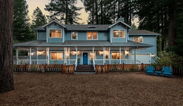 Bluebird's Burrow~ EV Charging, Hot Tub, Firepit, Game Room, Gym