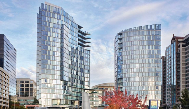 Blueground | Bellevue, pool & w/d, nr park