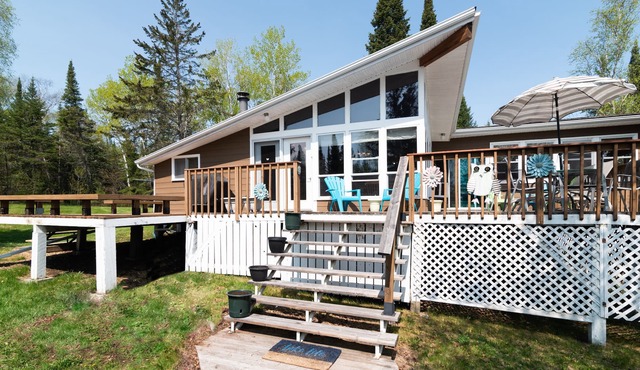Boat access on Lake of the Woods. 10-15 minutes from Kenora