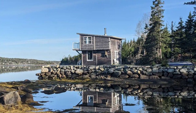 Boathouse Forested Oceanside Retreat