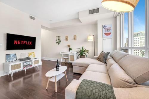 Boho 2bdrm Sleeps 6 near Rogers MTCC Union CN tower