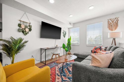 Boho 2BR Townhome King 2-Car Garage SLC