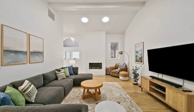 Boise Bright & Modern Retreat near BSU