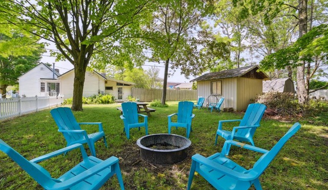 Boyne City Cottage: Walk to Downtown & Lake!