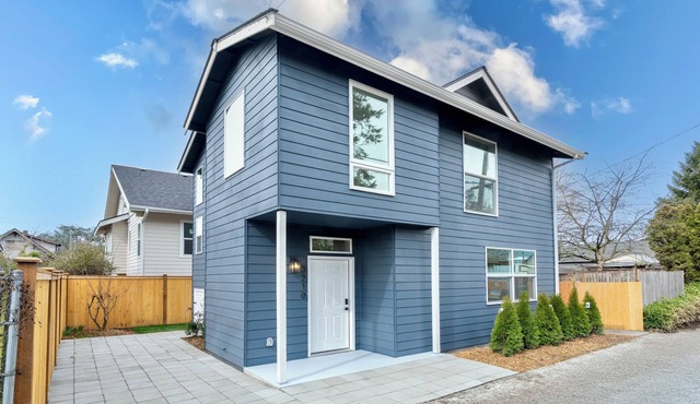Brand New 2-bedroom 2-bathroom house with WiFi, AC in delightful Seattle