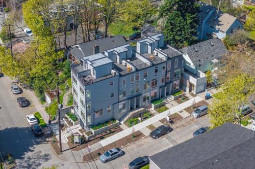 Brand New 2BR Townhome in Fremont with Rooftop Patio