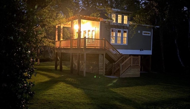 Brand New Custom 1BR 1BA Cozy Creekside Cottage on Wilmington's Cross City Trail