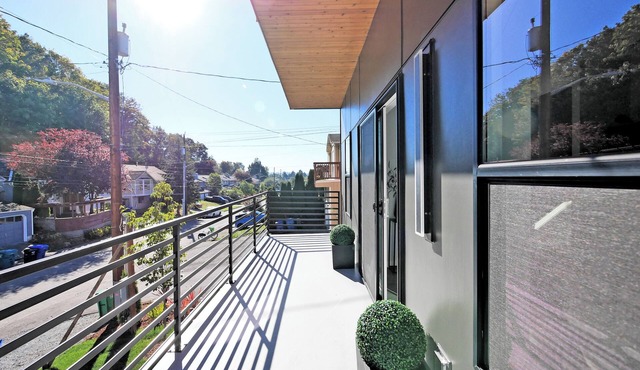 Brand New Modern Home with Rooftop Terrace, Jacuzzi, Garage, and high-speed Wifi
