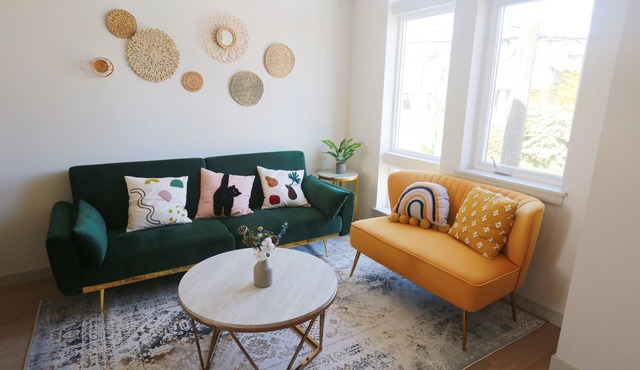 Brand New Townhouse w/Parking, Walk to the Zoo!