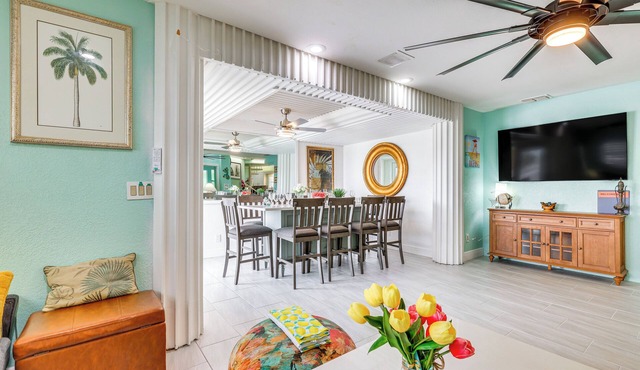 Breezy White Sands House Steps to Gulf Shore!