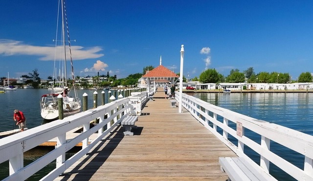 Bridge Street Beach House | Wi-Fi | Center of All