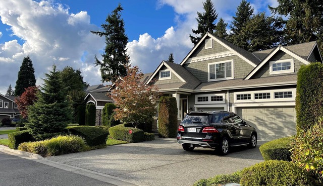 Bright and sunny South Rose Hill home close to downtown Kirkland