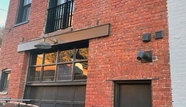 Bright Capitol Hill Carriage House with Courtyard
