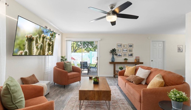 Button Bungalow, Spring Fun & Golfing, Hot Tub,BBQ