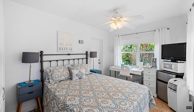 By the Beach, "The Garden Room " - Only 50 Steps to beach! Feel the breeze!