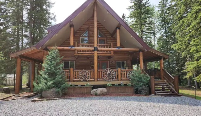 Calling all Hunters Log Cabin on the River!