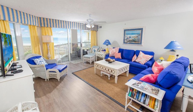 Cambridge 301 OV 3BR 3BA Kitchen Balcony