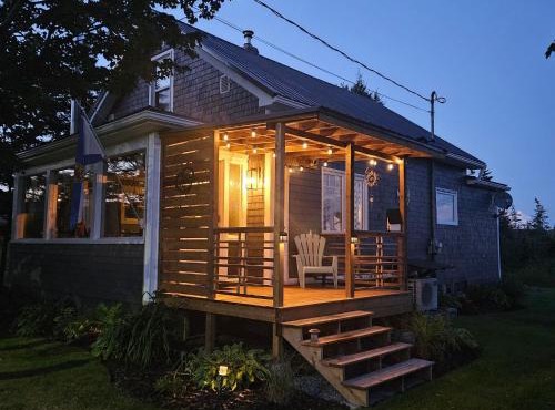 Camp Nova a Cozy Cedar-Clad Cottage in Scenic Tangier, Canada