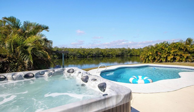 Canal-Front Retreat w/Pool, Hot Tub & Kayaks to Nature Preserve! 🛶