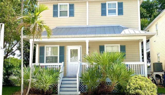 Casa Calypso- Beautiful Tropical 3 KING Beds, 3 baths - 2 miles to beach