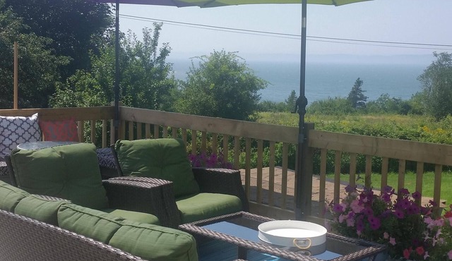 Casa Moana, Lovely old house overlooking St. Mary`s Bay, with free breakfast.