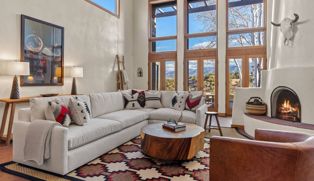 Casa Serenata - Luxury, gated home near Santa Fe Opera, sweeping mountain views