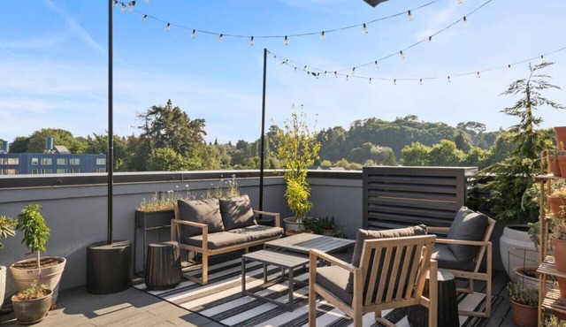 Casa Vista: Modern Townhouse in Columbia City