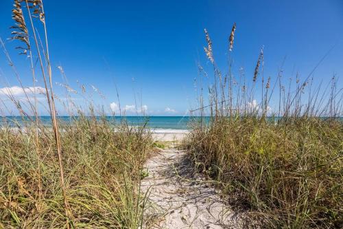 Castaway Cottage paradise at the beach!