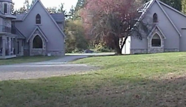 Castle Apt. Redmond/Woodinville, King Queen with AC, WiFi, close to everything