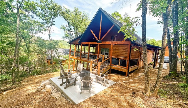 Cedar & Sky—Ozarks Hideaway