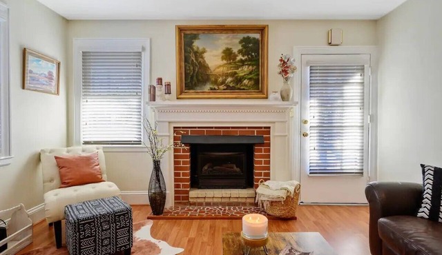 Center Street Retreat - One Block from Downtown Apex