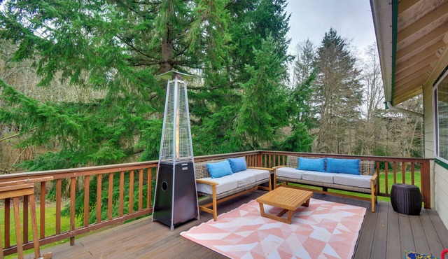 Central 4-Acre Cottage w/Deck: Walk to Bay!
