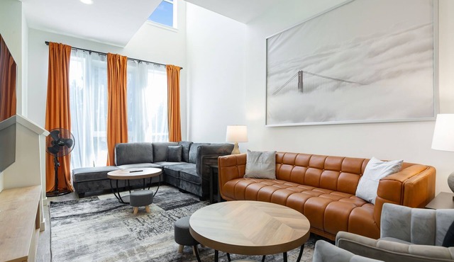 Centrally Located Capitol Hill Townhome w/Amazing View & Free Parking Onsite