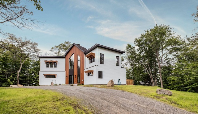 Chalet Everest - few minutes from Mont-Tremblant with hot tub