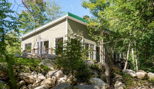 Chalet Ohana - Intimate forest and spa - Pets welcome!