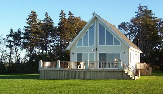 Chalet-style vacation retreat, with beautiful views near Cavendish