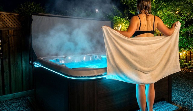 Charming Heritage Home with Hot Tub I 35 min to Montreal