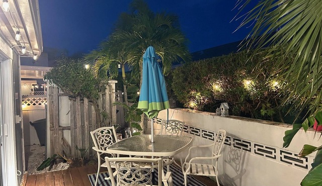Charming 1 /1 bath 100 feet to Beach Cable, WiFi AC, Utilities Redington Shores