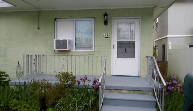 Charming 1-bedroom cottage in fantastic Wildwood with WiFi, AC